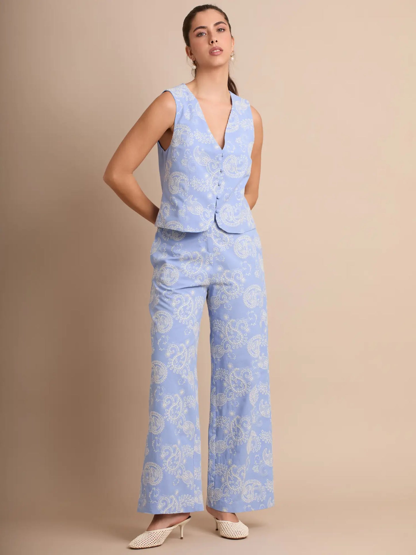 Blusa Chela Baby Blue Estampada sin Mangas Estilo Sastrero