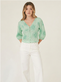 Blusa Abbey verde menta con diseño bordado y silueta corta