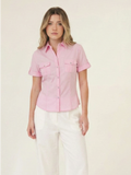 Blusa Isabel rosa pastel con diseño camisero y silueta relajada