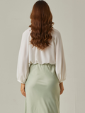 Falda larga satinada de silueta recta y caída fluida. Cintura elástica para mayor confort. Su acabado brillante le da un toque elegante, ideal para combinar con tops sofisticados o blusas simples para un look de noche o de eventos formales.

Detalles:

Color: Verde

Material: 98% Poliéster 2% Spandex