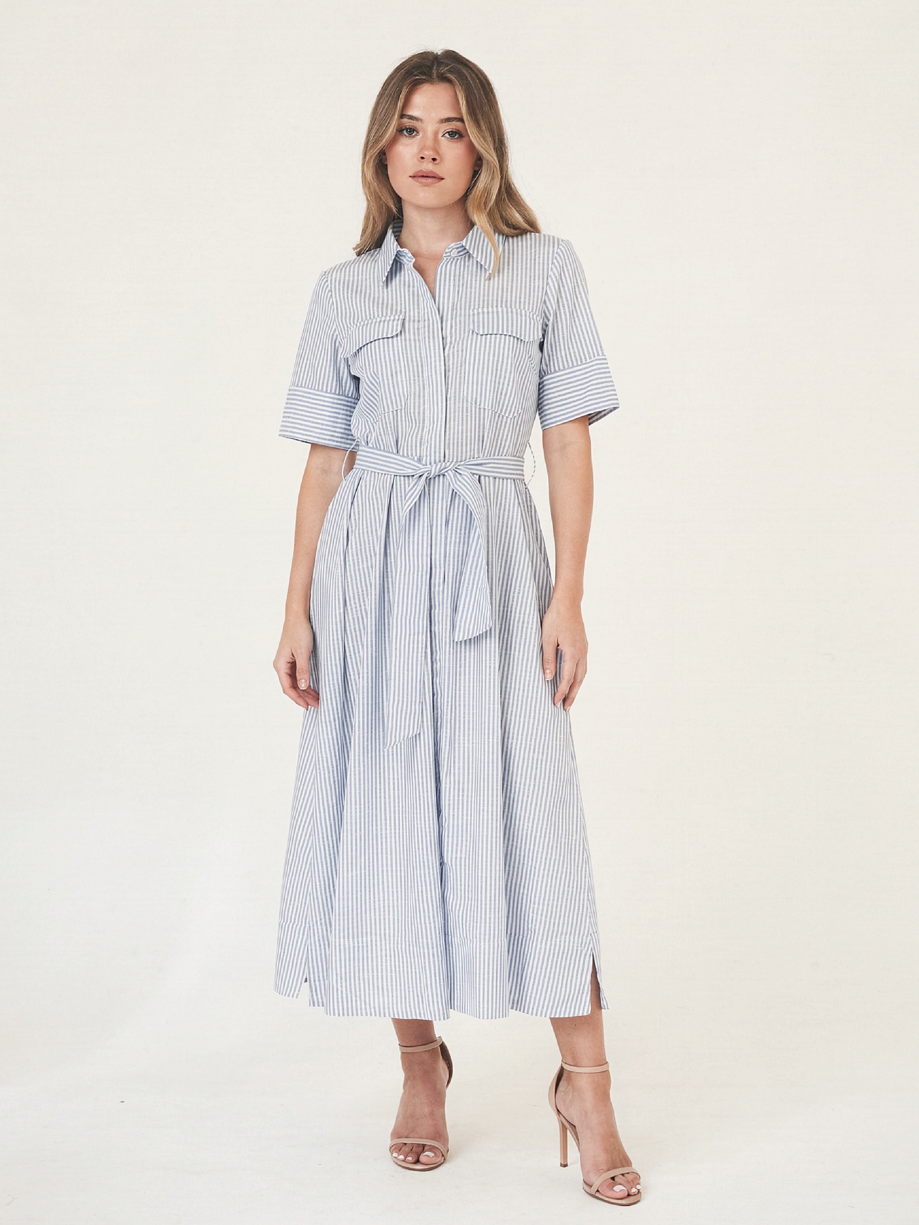 Vestido largo Megana baby blue con rayas, botones frontales y cinturon de tela