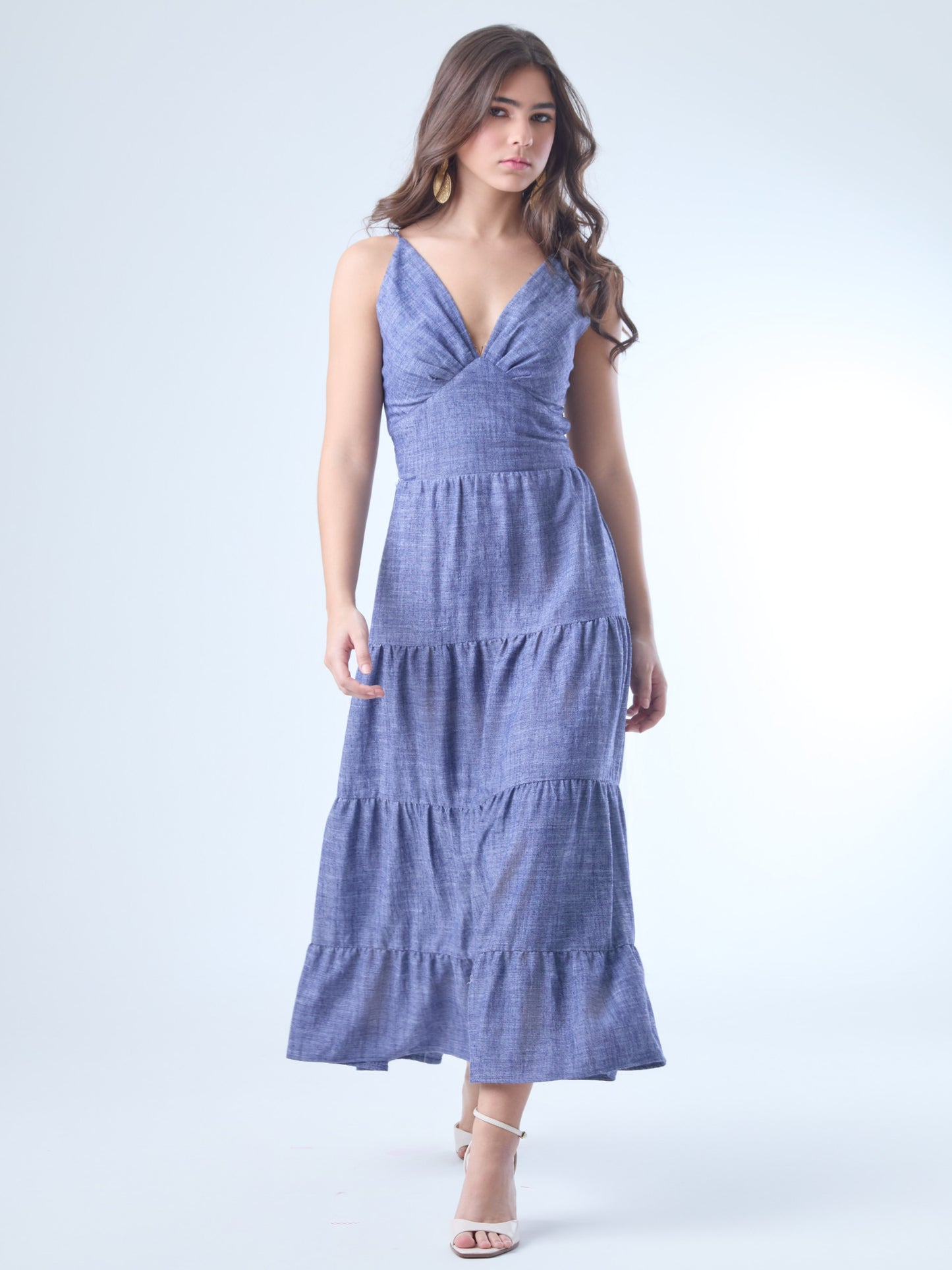 vestido largo con arandela de colro azul 