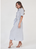 Vestido azul claro para mujer con cuello camisero, manga corta y falda amplia