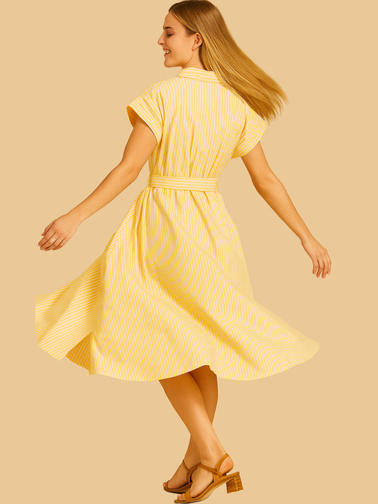 Ligero, dinámico y con silueta definida. Este vestido tipo camisero de largo midi incorpora manga corta, botonadura central y un cinturón con hebilla que acentúa la cintura. Su estructura clásica y caída fluida lo convierten en una opción versátil para el día a día, reuniones informales o salidas con un toque de sofisticación relajada.